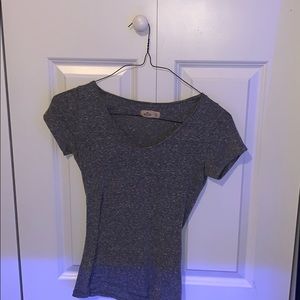 Hollister lightweight v neck (XS)